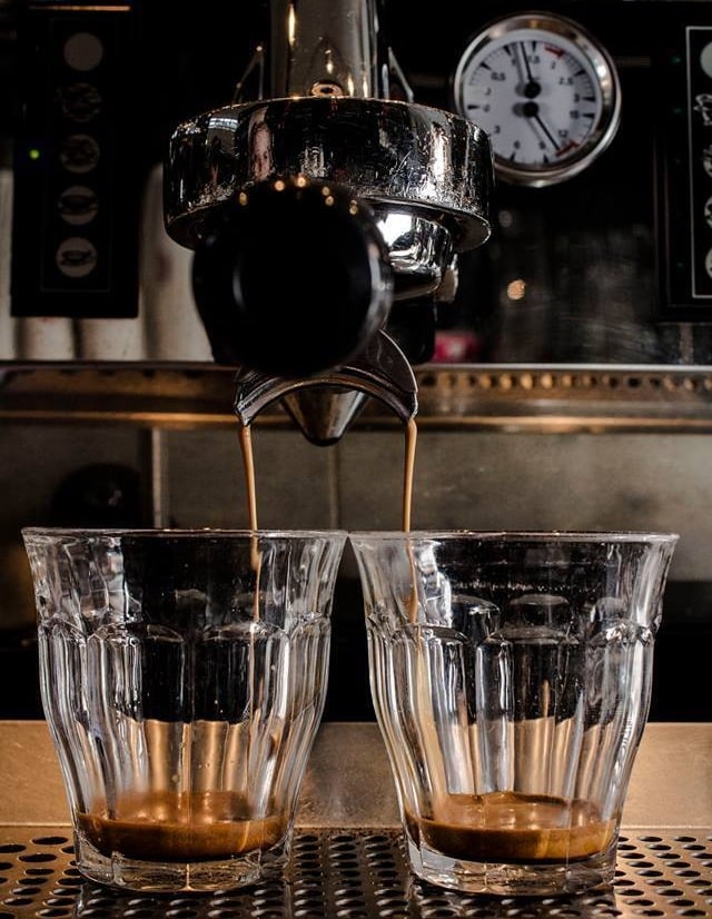 Kaffeemaschine für zwei Glastassen | Kaboom-Hotel
